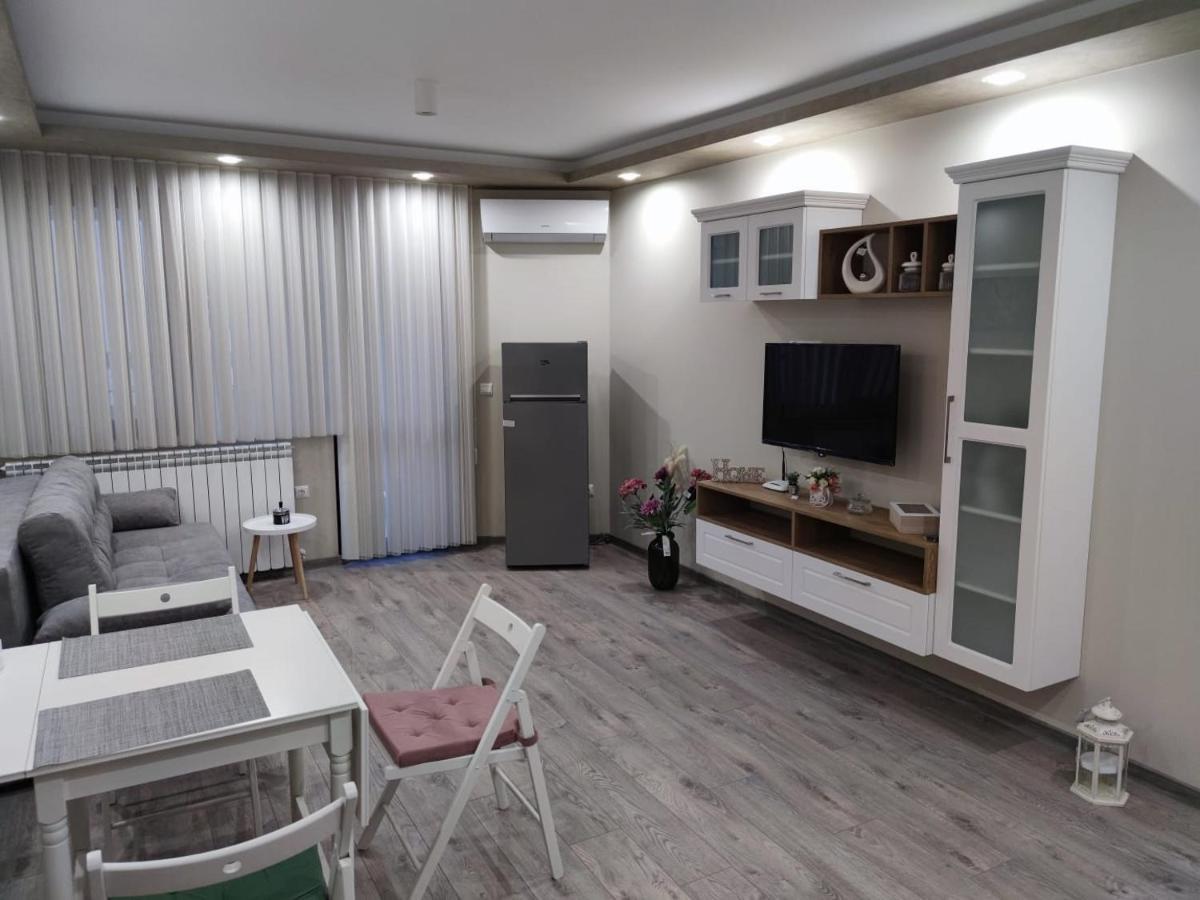 Flowers Apartment Dobrich Exterior foto