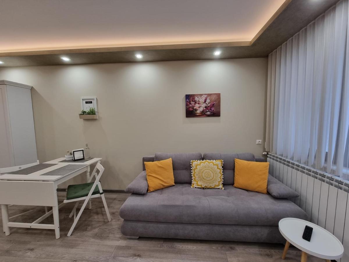 Flowers Apartment Dobrich Exterior foto